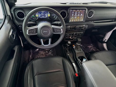 Used 2023 Jeep Wrangler Unlimited Sahara AWD/4WD image 17