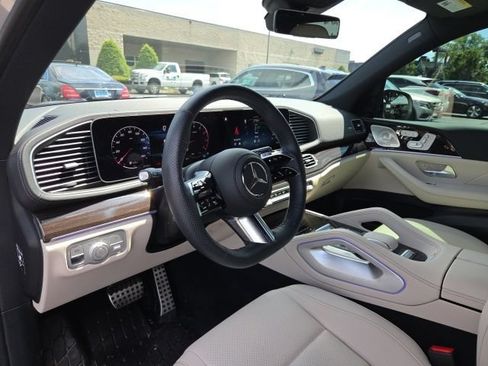Used 2025 Mercedes-Benz GLS 450 4MATIC image 7
