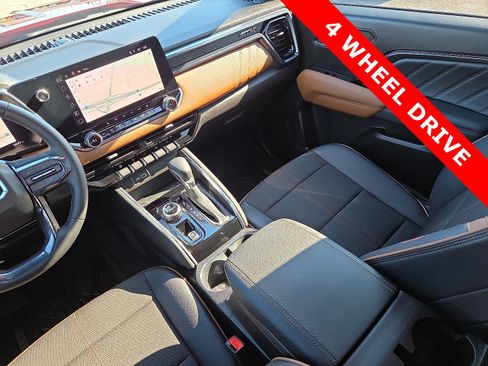 Used 2024 GMC Canyon AT4 w/ Technology Package image 12