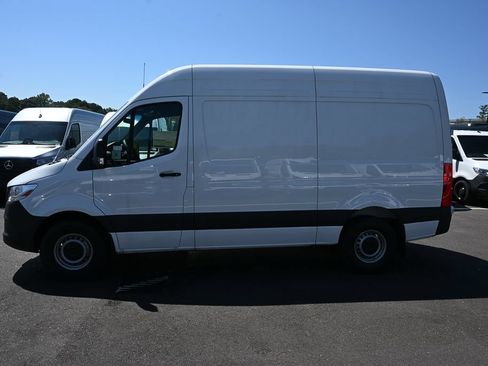 Used 2025 Mercedes-Benz Sprinter 2500 image 3