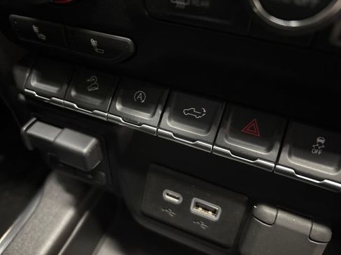 Used 2020 Chevrolet Silverado 1500 LT Trail Boss image 31