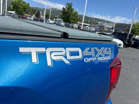 Used 2018 Toyota Tacoma TRD Off-Road w/ Technology Package AWD/4WD image 14