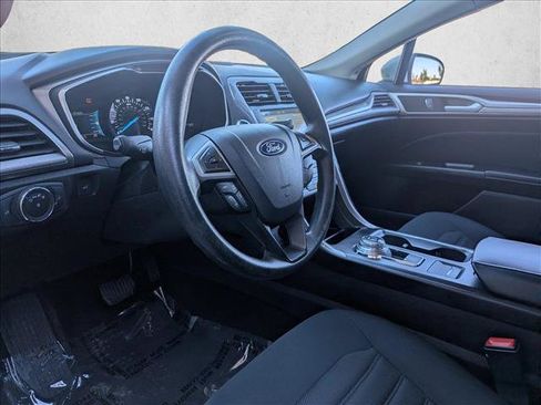 Used 2019 Ford Fusion SE FWD image 12