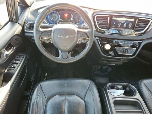 Certified 2020 Chrysler Pacifica Touring-L w/ Advanced Safetytec Group image 13