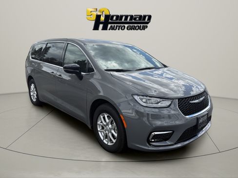 Used 2025 Chrysler Pacifica Select FWD image 7