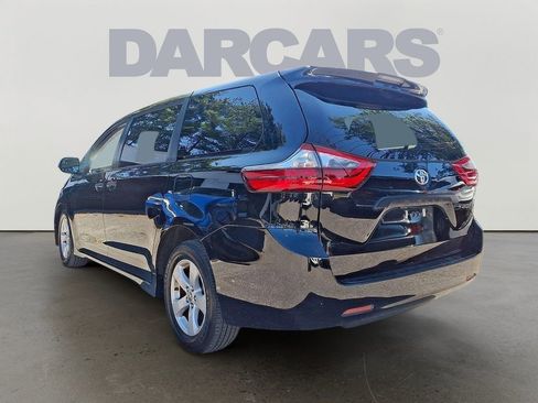 Used 2020 Toyota Sienna L image 4