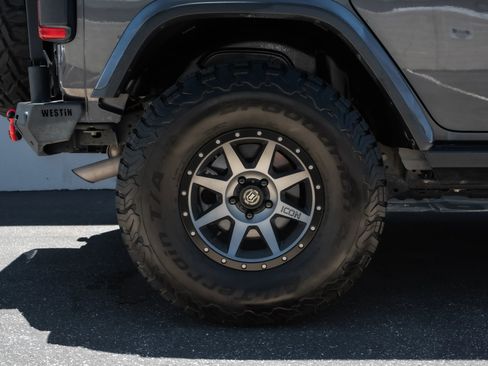 Used 2018 Jeep Wrangler Unlimited Rubicon w/ Dual Top Group image 36