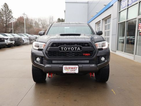 Used 2019 Toyota Tacoma TRD Sport w/ Technology Package image 5