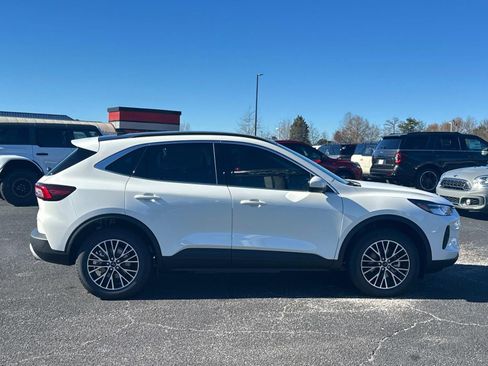 New 2025 Ford Escape SE image 48