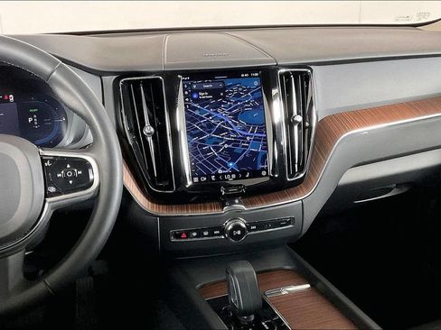 Used 2023 Volvo XC60 T8 Plus AWD/4WD image 5