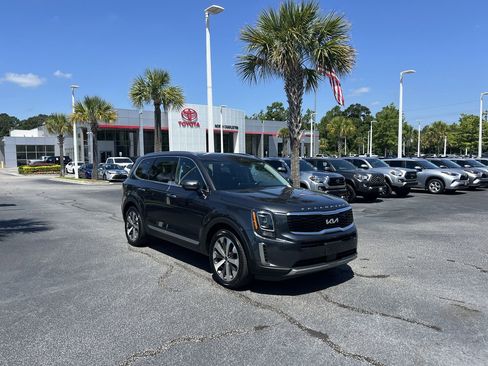 Used 2022 Kia Telluride S AWD/4WD image 2