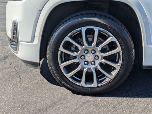 Used 2023 GMC Acadia Denali image 9