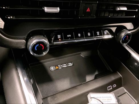 Used 2025 Chevrolet Tahoe Z71 AWD/4WD image 26