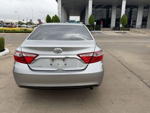 Used 2016 Toyota Camry LE image 6