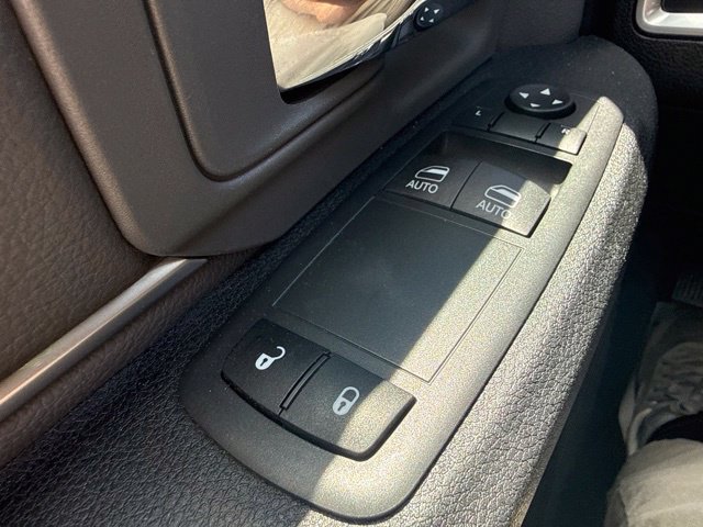 Used 2022 RAM 1500 Classic SLT AWD/4WD image 22