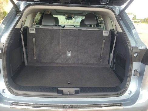 Used 2024 Toyota Highlander Platinum FWD image 8