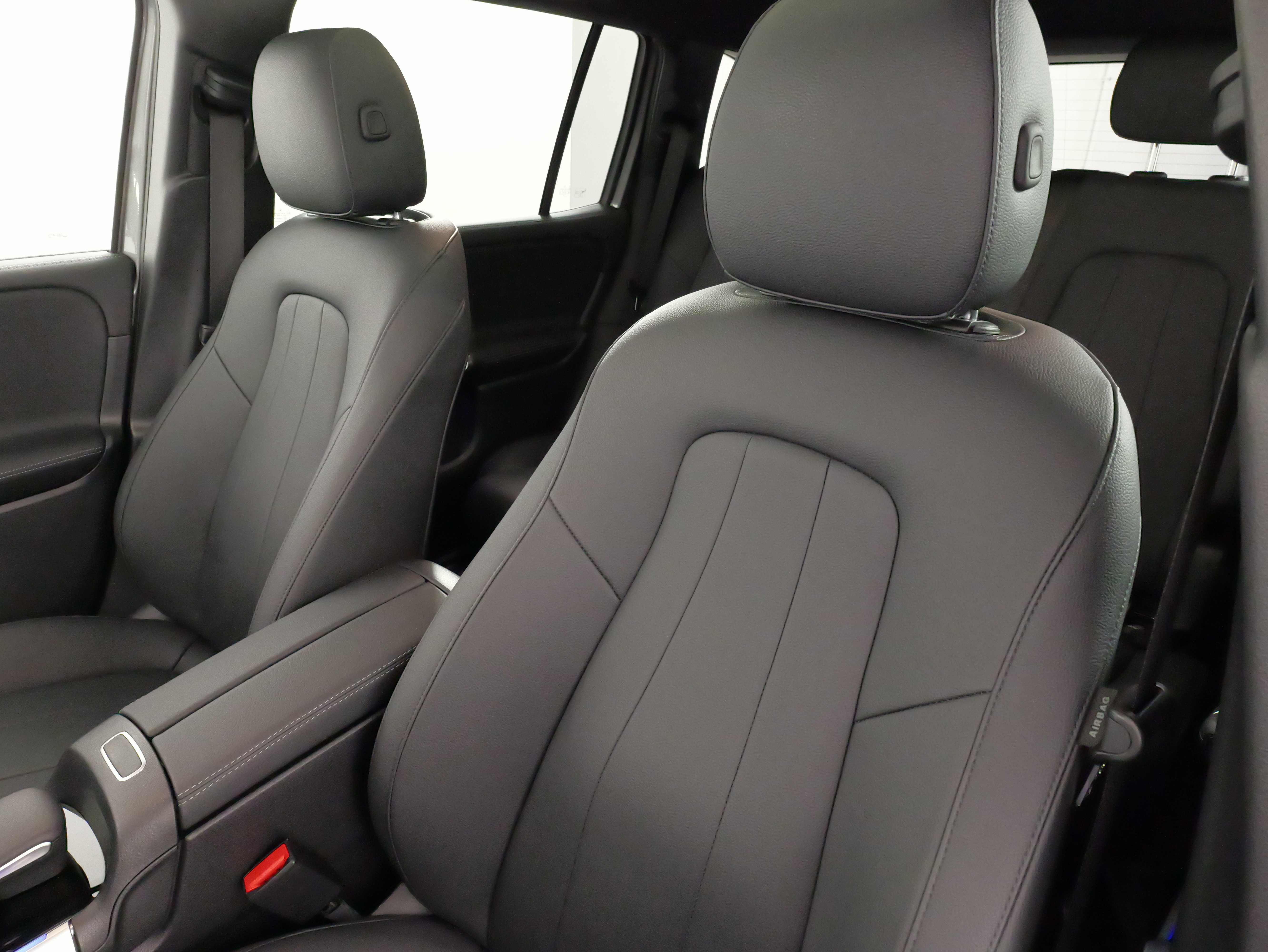 Used 2023 Mercedes-Benz EQB 350 4MATIC SUV image 30