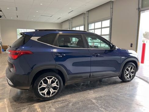 Used 2022 Kia Seltos EX image 9