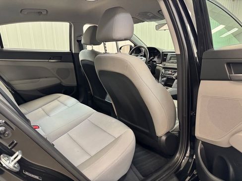 Used 2017 Hyundai Elantra SE image 20