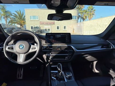 Certified 2023 BMW 530e w/ Executive Package image 9