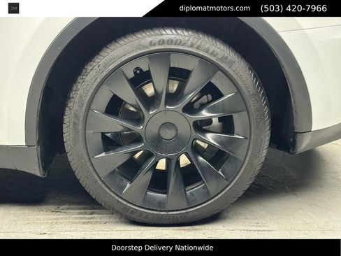 Used 2023 Tesla Model Y Long Range image 36