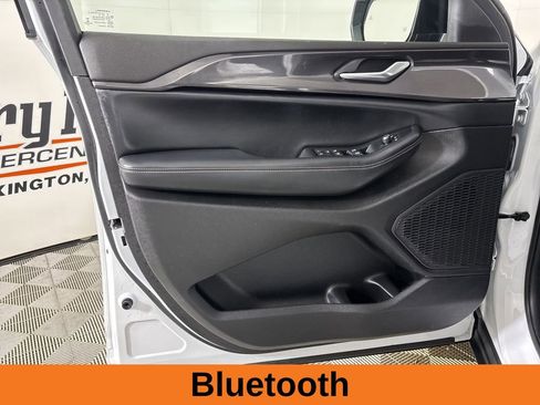 Used 2023 Jeep Grand Cherokee L Laredo image 8