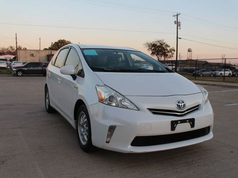 Used 2012 Toyota Prius V Two image 9