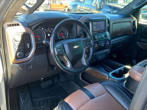 Used 2022 Chevrolet Silverado 1500 High Country w/ Technology Package image 18