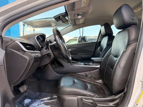 Used 2017 Chevrolet Volt LT w/ Comfort Package FWD image 16