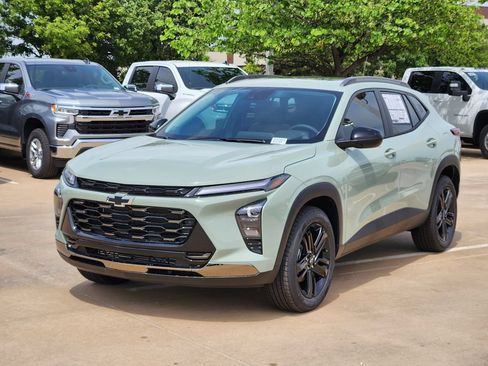 New 2026 Chevrolet Trax ACTIV w/ Sunroof Package FWD image 2