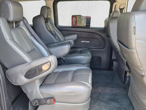 Used 2018 Mercedes-Benz Metris Passenger image 19