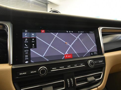 Used 2020 Porsche Macan image 24