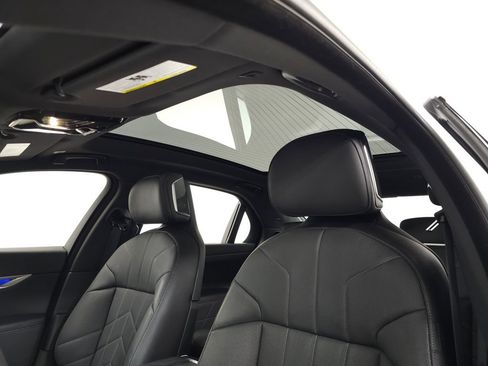 Used 2024 BMW 760i xDrive w/ Premium Package 2 AWD/4WD image 17