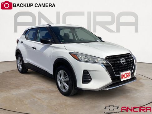 Used 2023 Nissan Kicks S image 1