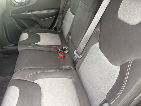 Used 2016 Jeep Cherokee Sport AWD/4WD image 39