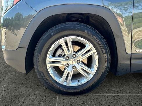 Used 2021 GMC Terrain SLE w/ Driver Convenience Package FWD image 14