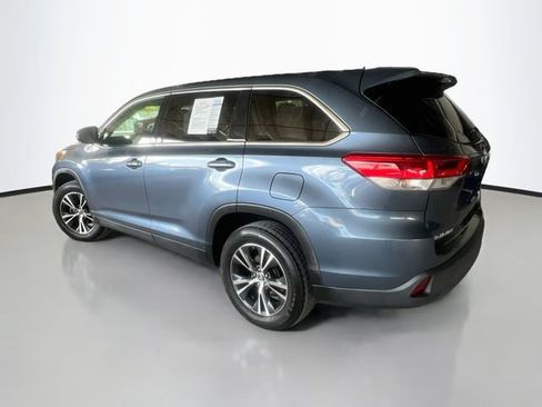 Used 2019 Toyota Highlander LE FWD image 6
