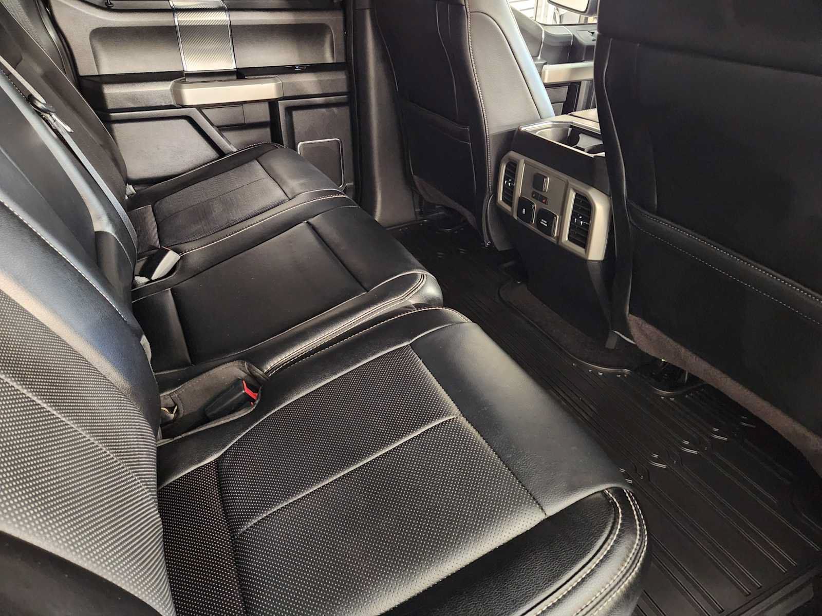 Used 2019 Ford F150 Lariat w/ Equipment Group 502A Luxury AWD/4WD image 31