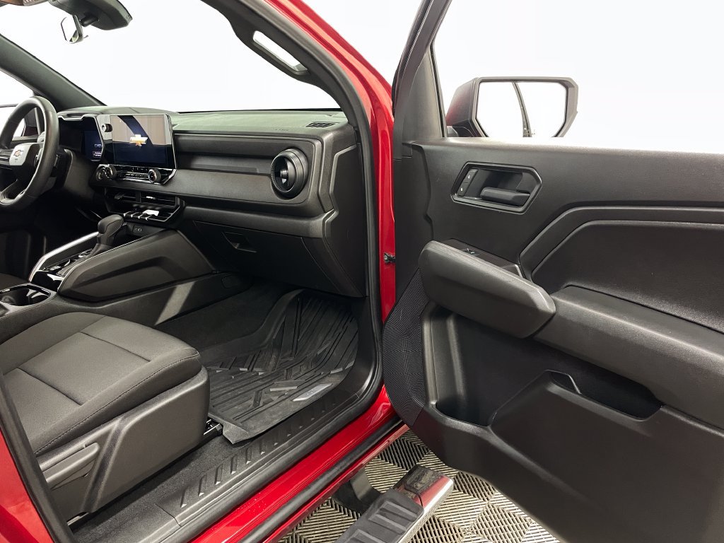 Certified 2025 Chevrolet Colorado W/T AWD/4WD image 36