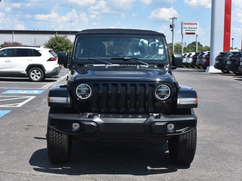 Used 2021 Jeep Wrangler Unlimited Sahara AWD/4WD image 2