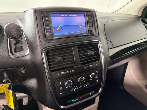 Used 2020 Dodge Grand Caravan SE FWD image 17