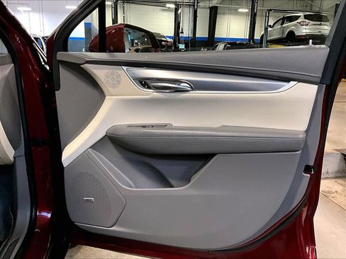 Used 2017 Cadillac XT5 Luxury w/ Driver Awareness Package AWD/4WD image 12