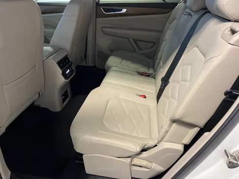 Certified 2024 Volkswagen Atlas SE image 16