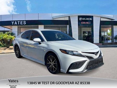 Used 2022 Toyota Camry SE image 1