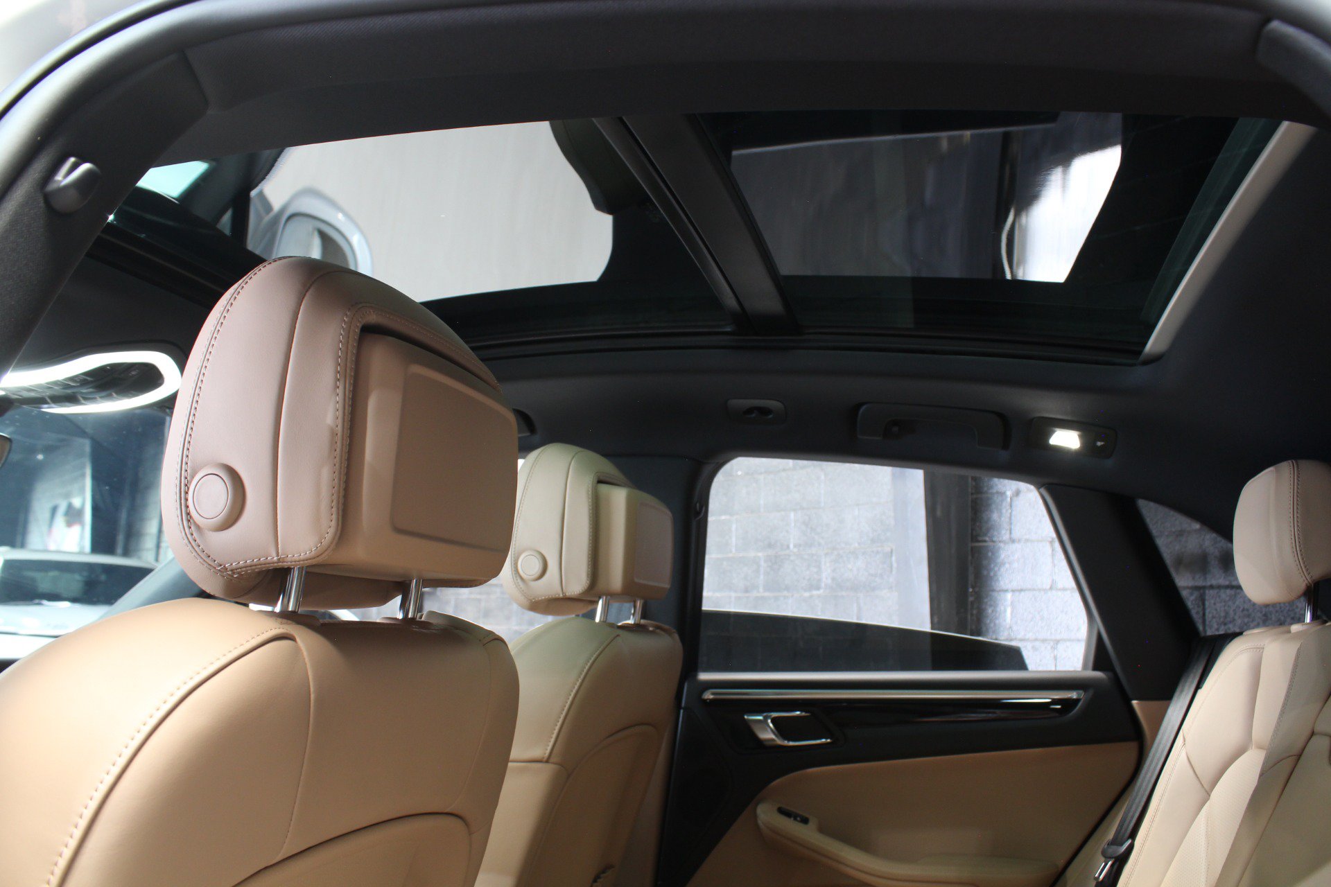 Used 2022 Porsche Macan S AWD/4WD image 29