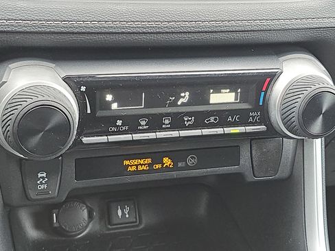 Used 2019 Toyota RAV4 LE image 22