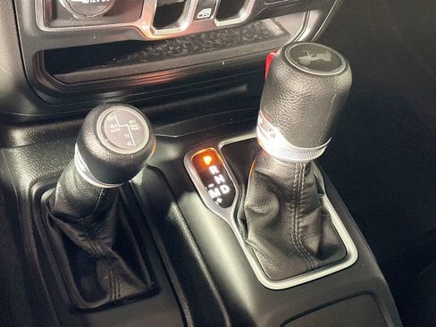 Used 2023 Jeep Wrangler Unlimited AWD/4WD image 17