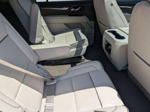 Used 2023 GMC Yukon XL Denali AWD/4WD image 32