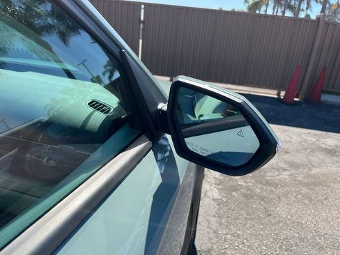 Used 2025 Hyundai Kona SEL AWD/4WD image 40