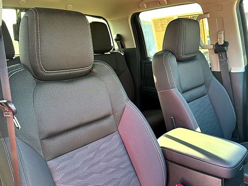 Used 2024 Nissan Frontier SV w/ SV Convenience Package RWD image 25